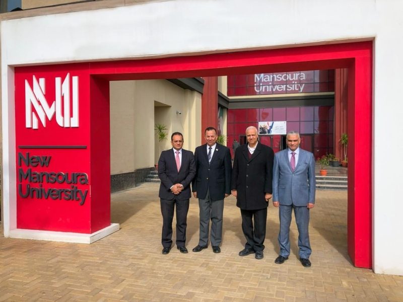 الجامعات الأهلية