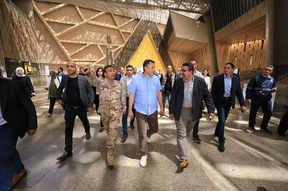 وزير السياحة والآثار