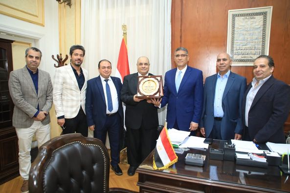 محافظ الجيزة ونقيب اطباء الجيزة