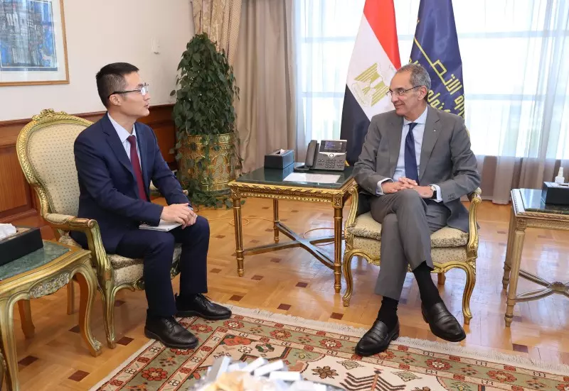  وزير الاتصالات