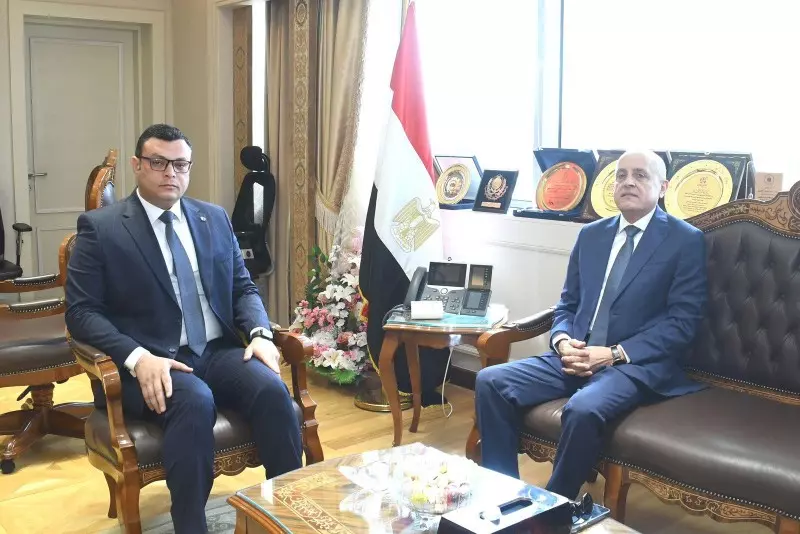  وزير الإسكان 