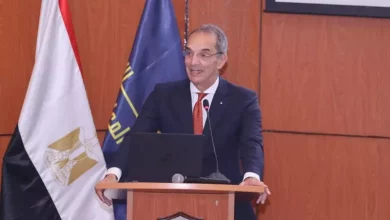  وزير الاتصالات