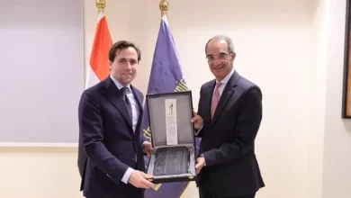  وزير الاتصالات