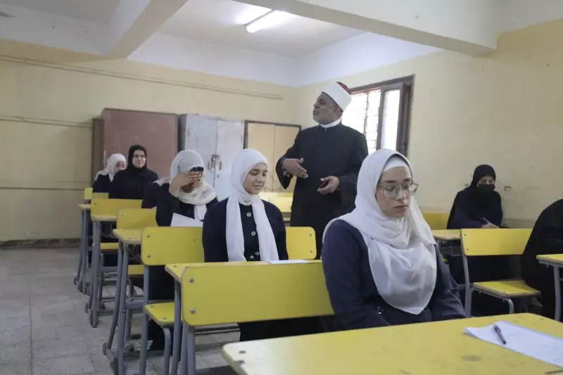 طلاب القسم الأدبي