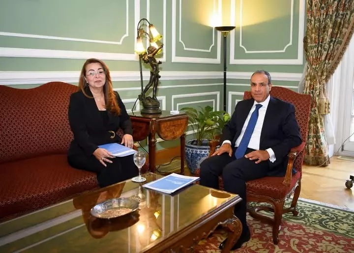 وزير الخارجية والهجرة