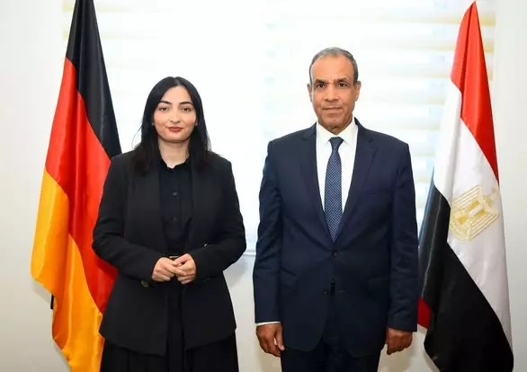 وزير الخارجية والهجرة