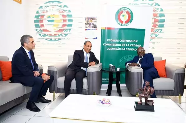 وزير الخارجية والهجرة