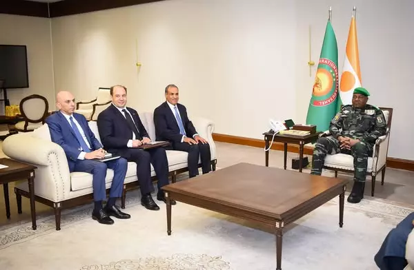 وزير الخارجية والهجرة