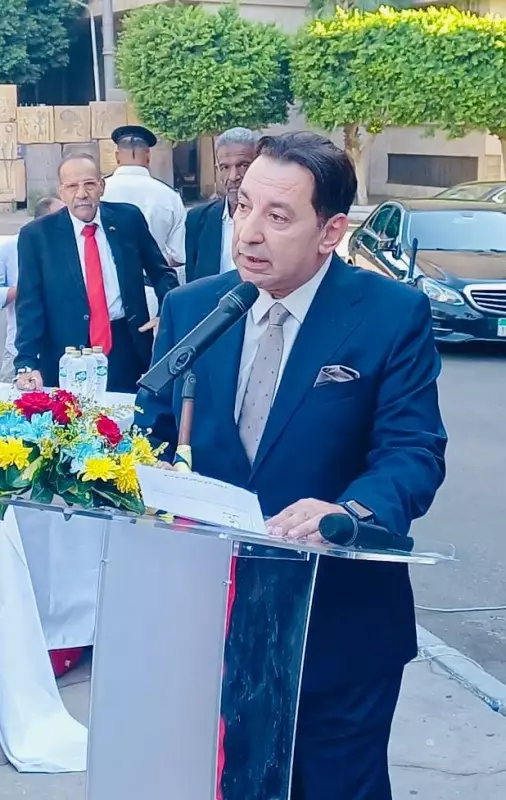 السفير أشرف منير