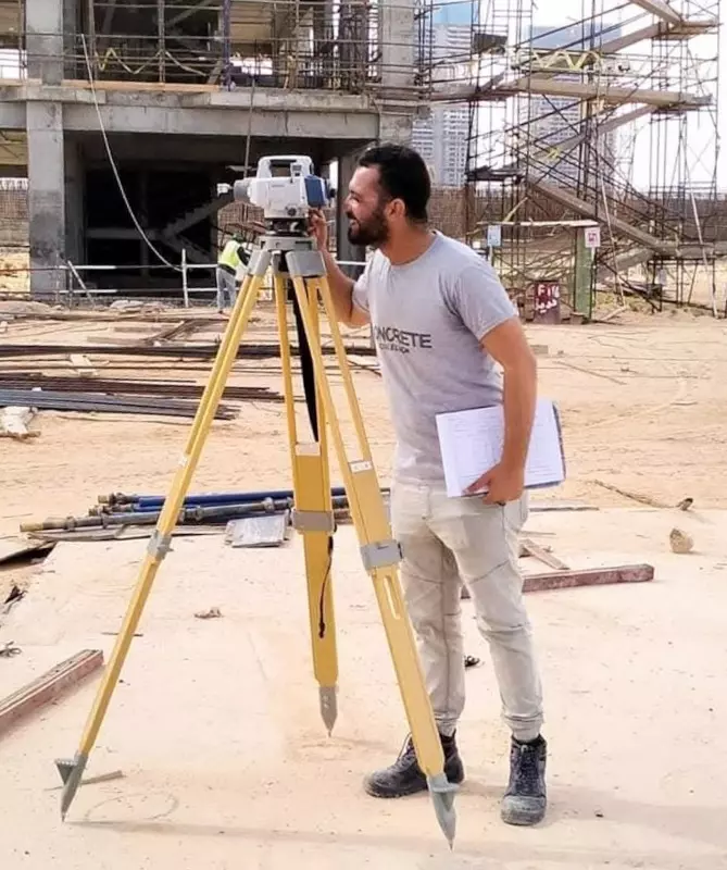 وزير الري 