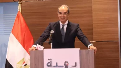  وزير الاتصالات