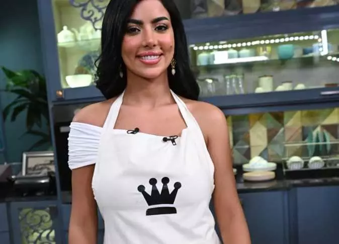 كارولين عزمي