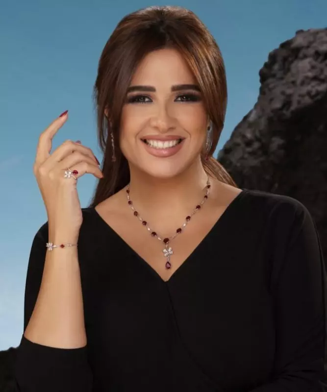 ياسمين عبد العزيز