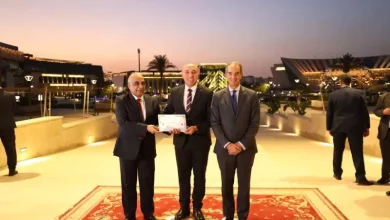  وزير الاتصالات