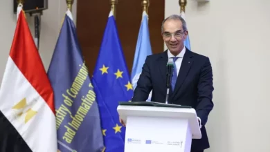  وزير الاتصالات