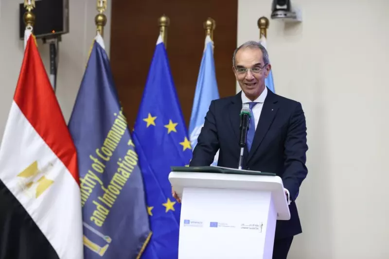  وزير الاتصالات