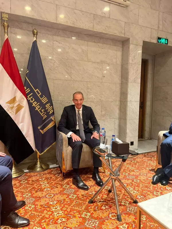 وزير الاتصالات