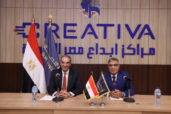  وزير الاتصالات