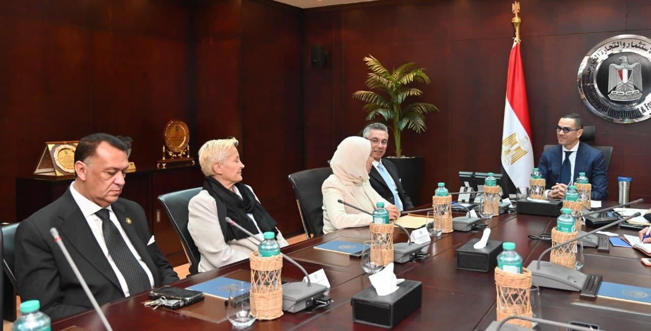 وزير الاستثمار والتجارة الخارجية