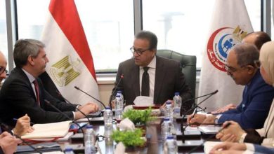 وزير الصحة يتابع تطورات الاتفاقيات الدولية