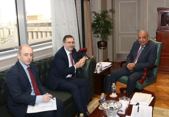 وزير الكهرباء والطاقة ا