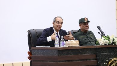 وزير الاتصالات