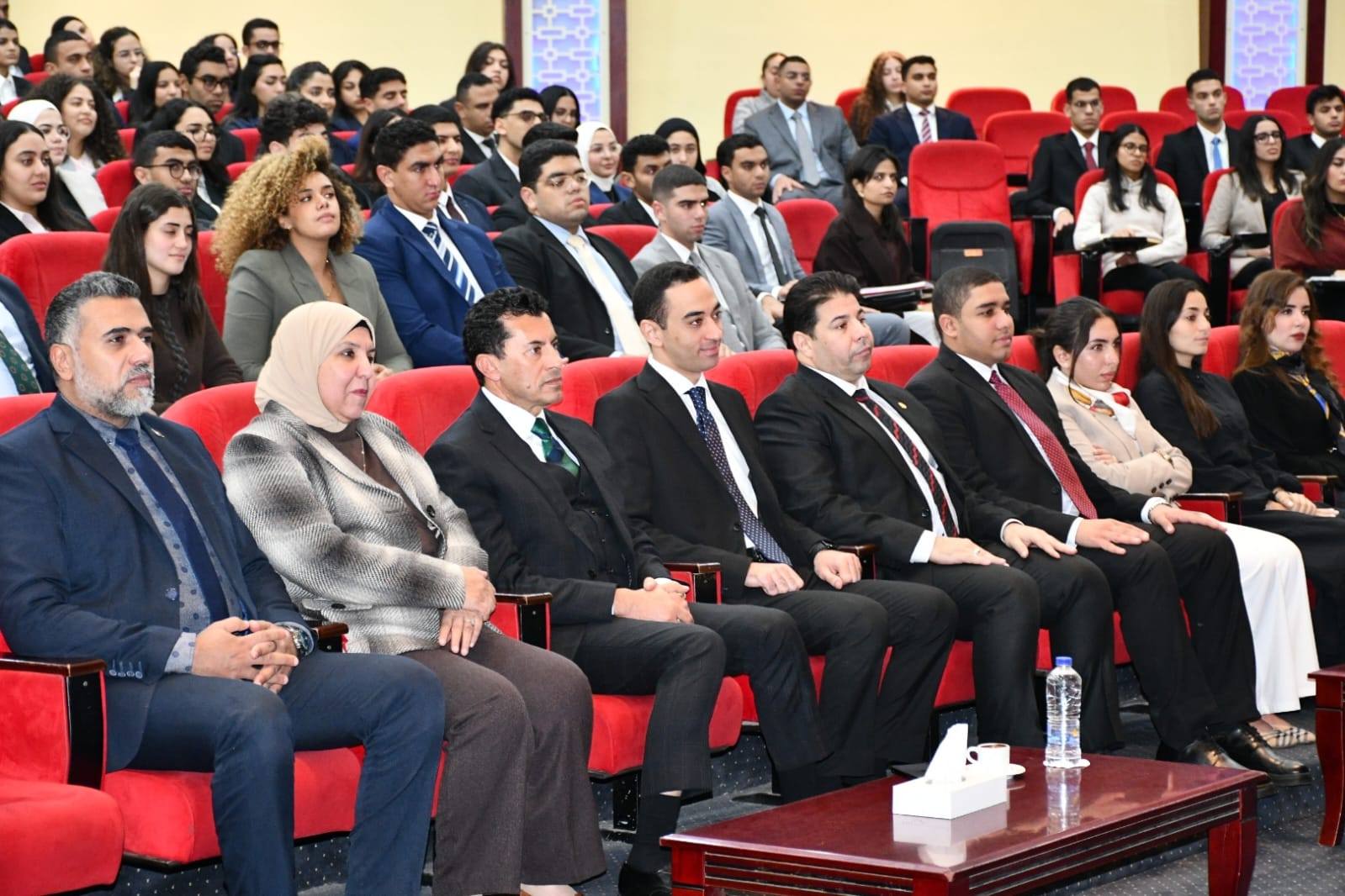 وزير الشباب والرياضة