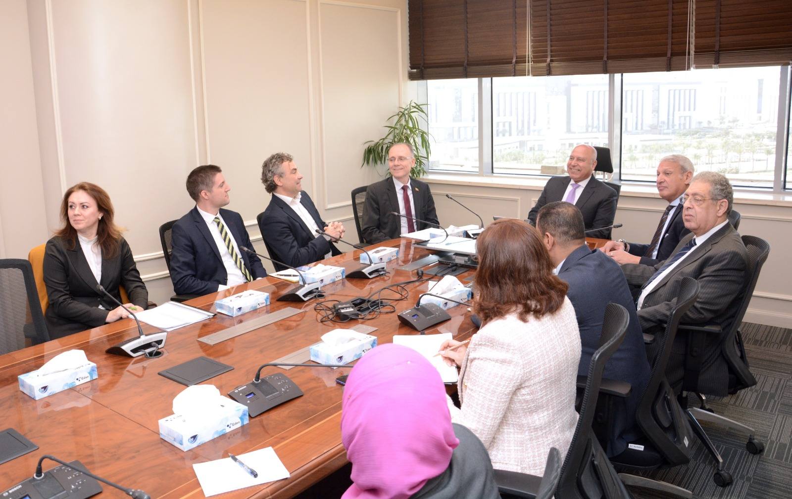 وزير الصناعة والنقل