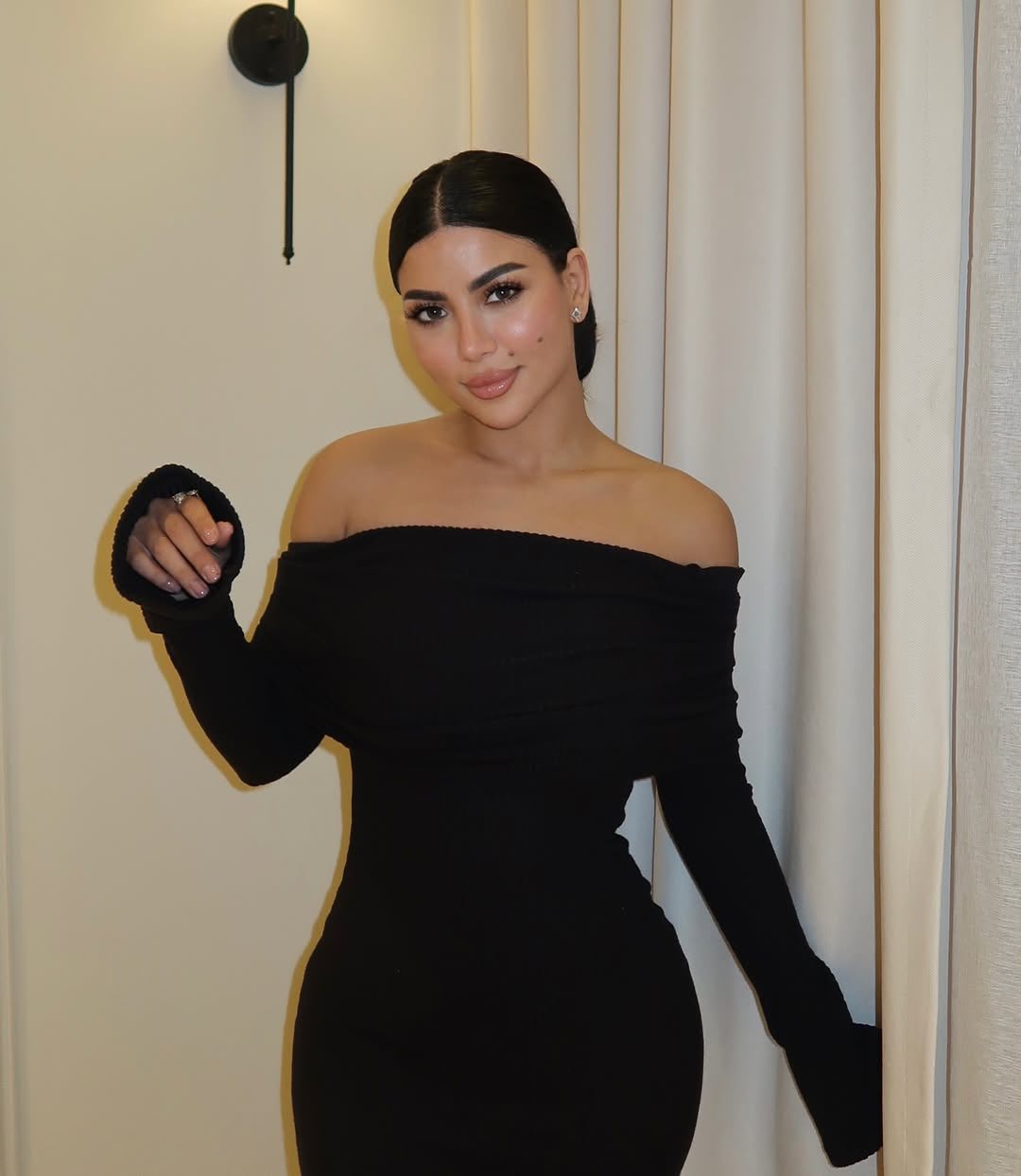 كارولين عزمي