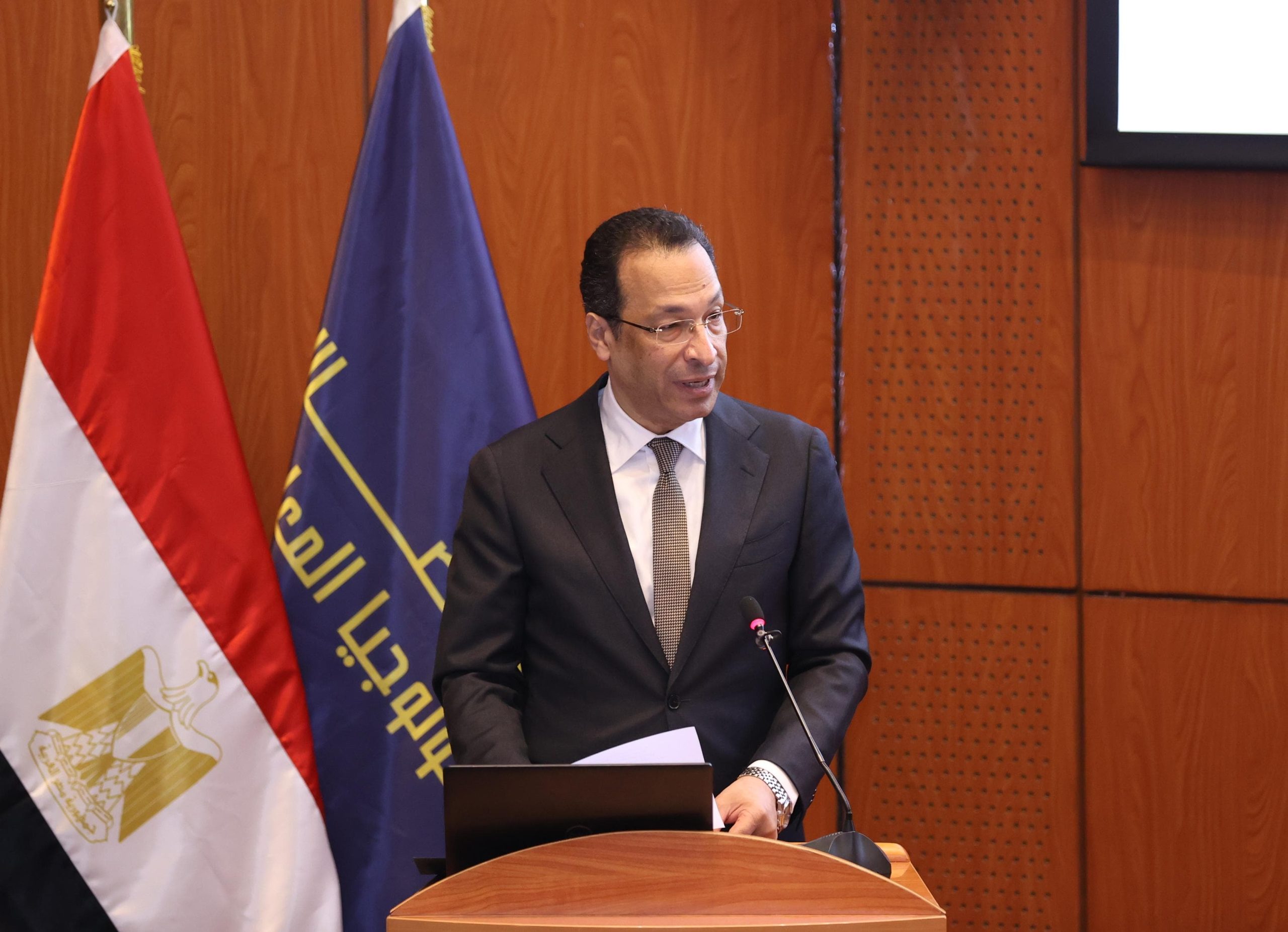 وزير الاتصالات