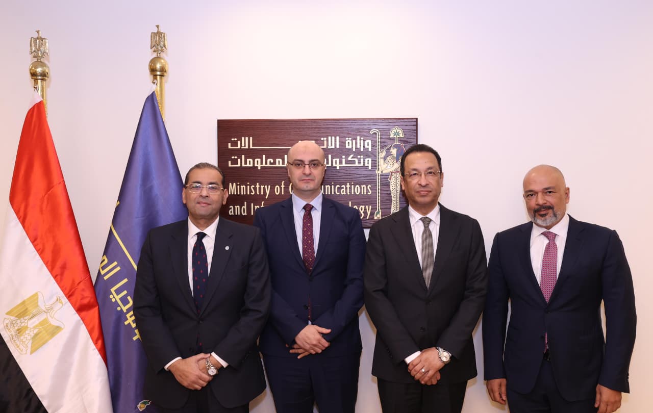 وزير الاتصالات