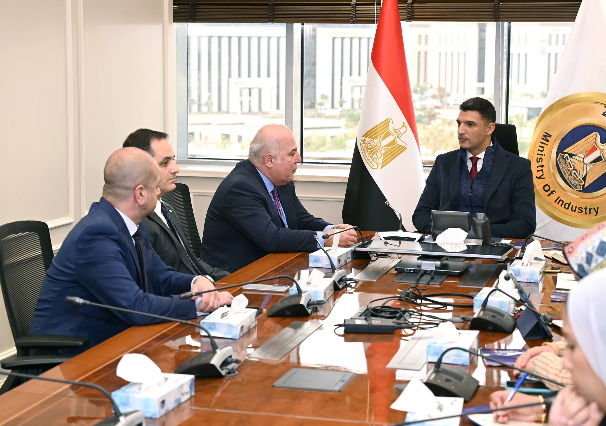 وزير الصناعة