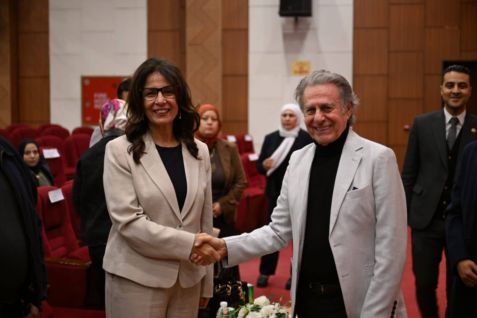 وزيرة الثقافة